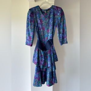 Sassy, funky 80's dress with three ruffle layers, embroidery print S6